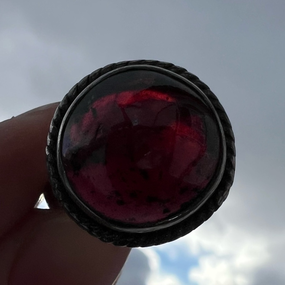 Vintage Sterling Silver Garnet Ring - Picture 13 of 13